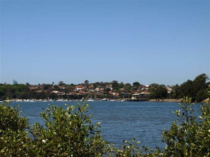 2 Duke Avenue, Rodd Point NSW 2046