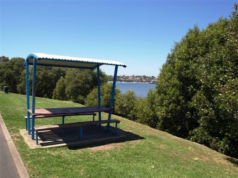 2 Duke Avenue, Rodd Point NSW 2046