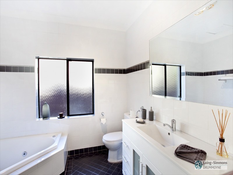 37 Arthur Street, Rodd Point NSW 2046