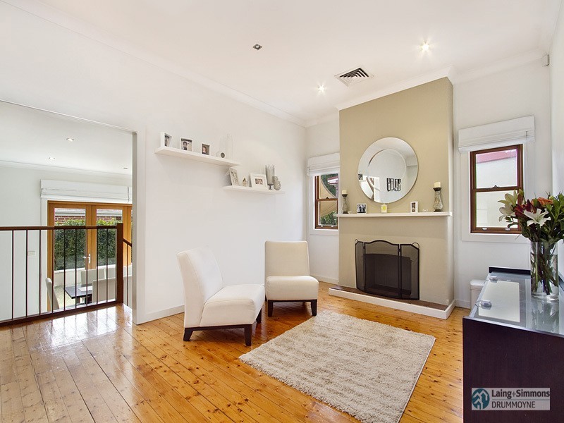 4 Mons Street, Russell Lea NSW 2046