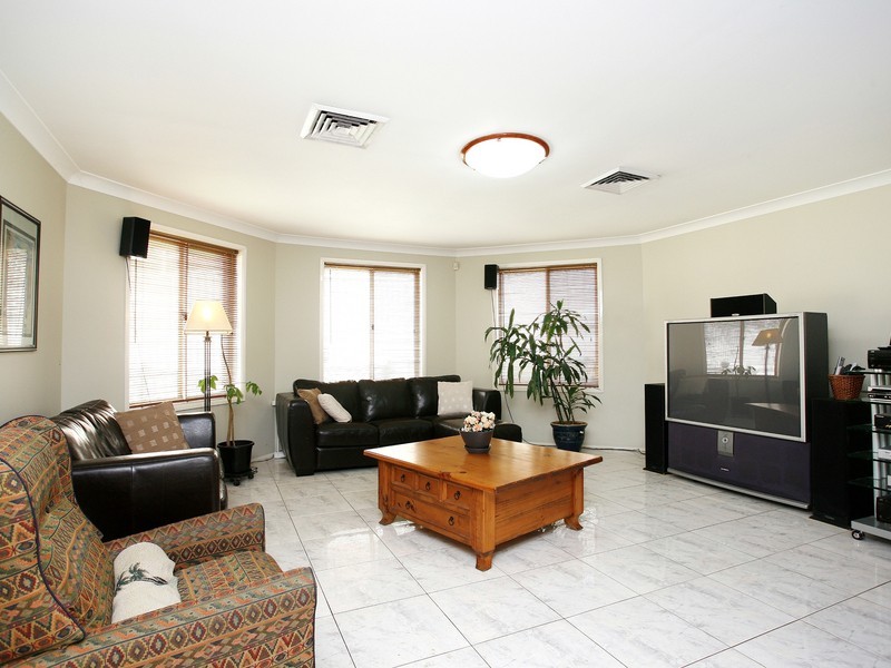 6 PERINA CLOSE, Casula NSW 2170