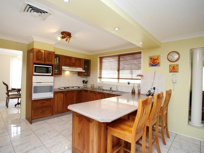 6 PERINA CLOSE, Casula NSW 2170