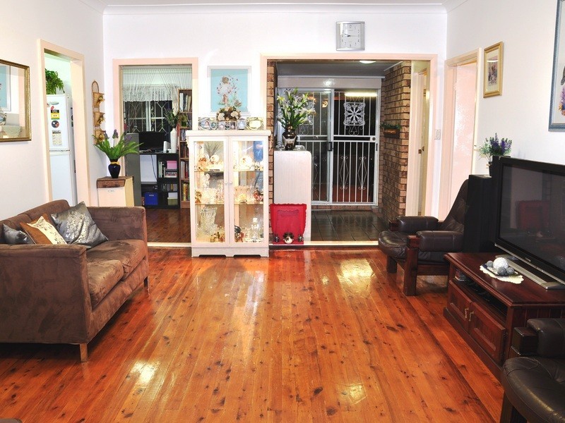 12 Francis Street, Fairfield NSW 2165