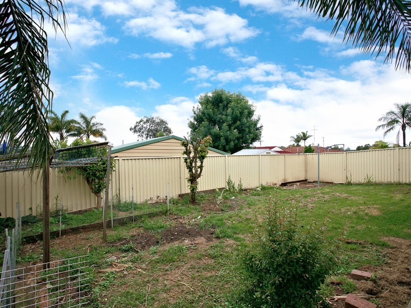 17 OLIVERI CRESCENT, Green Valley NSW 2168