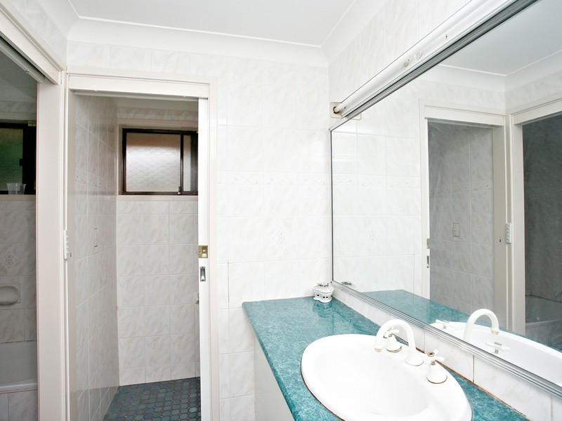 17 OLIVERI CRESCENT, Green Valley NSW 2168