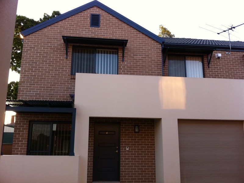 4/18 Holland Cres, Casula NSW 2170