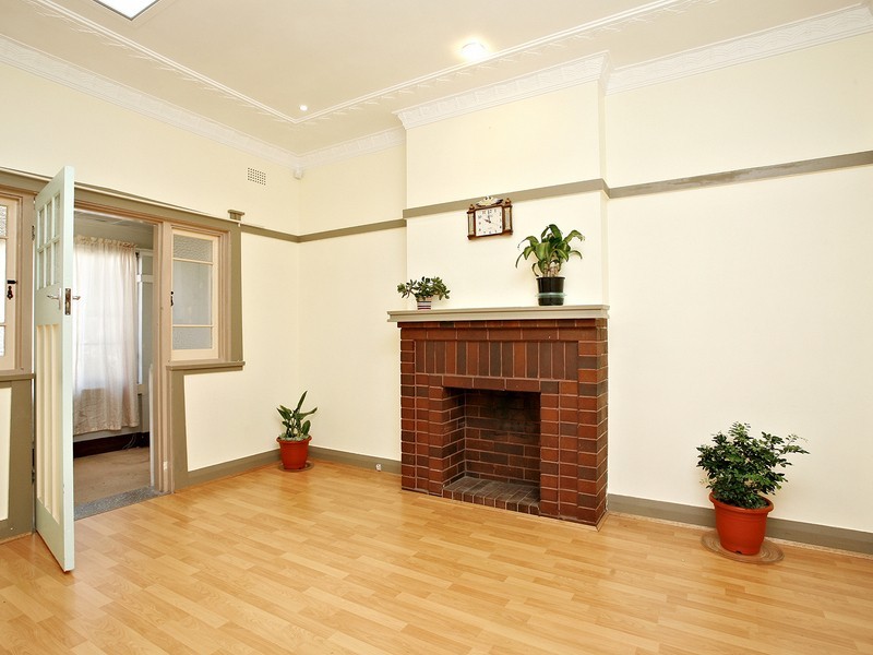 130 Dennis, Lakemba NSW 2195