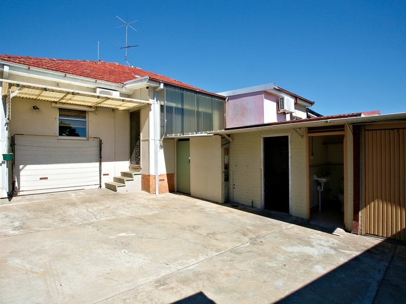 130 Dennis, Lakemba NSW 2195