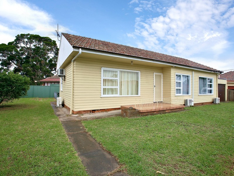 23 Cockburn Crescent, Fairfield East NSW 2165