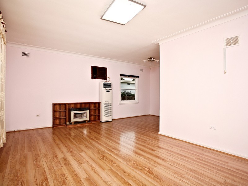 23 Cockburn Crescent, Fairfield East NSW 2165