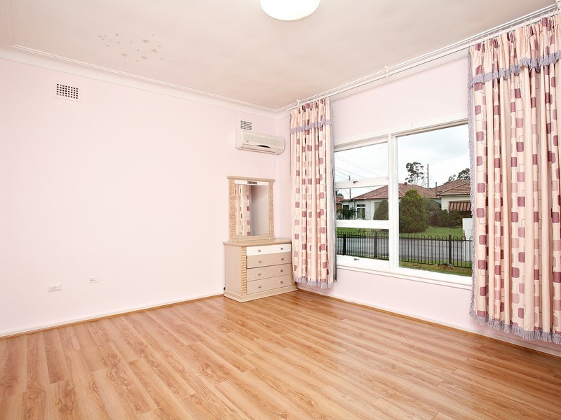 23 Cockburn Crescent, Fairfield East NSW 2165