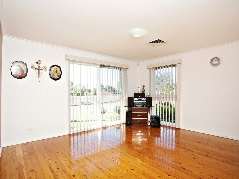 3 MARBLE CLOSE, Bossley Park NSW 2176