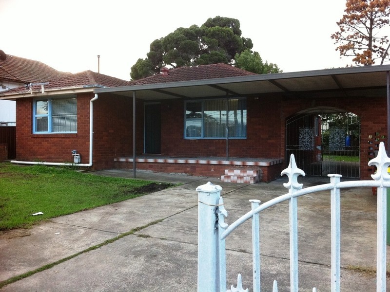 11 Evans St, Fairfield Heights NSW 2165