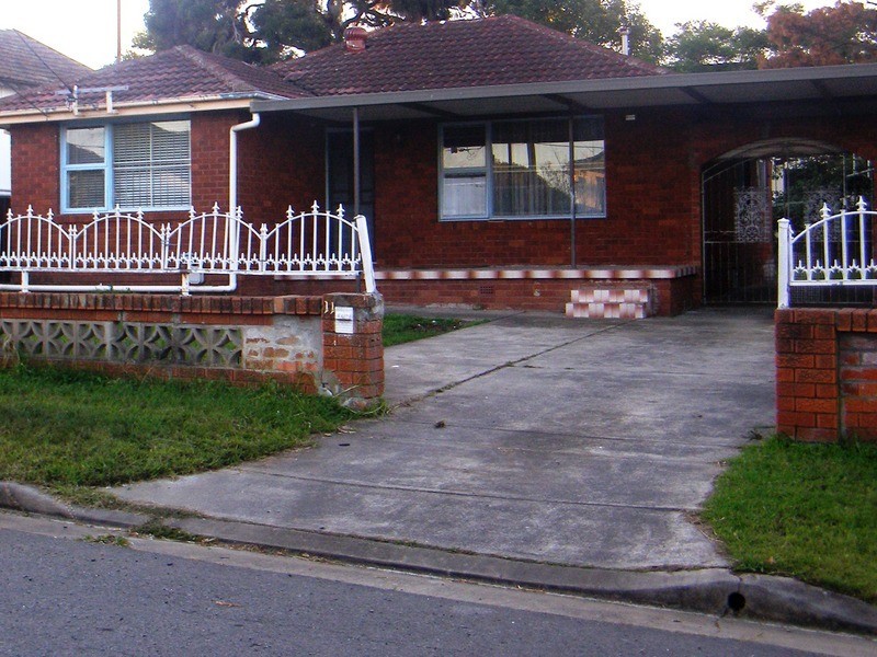 11 Evans St, Fairfield Heights NSW 2165