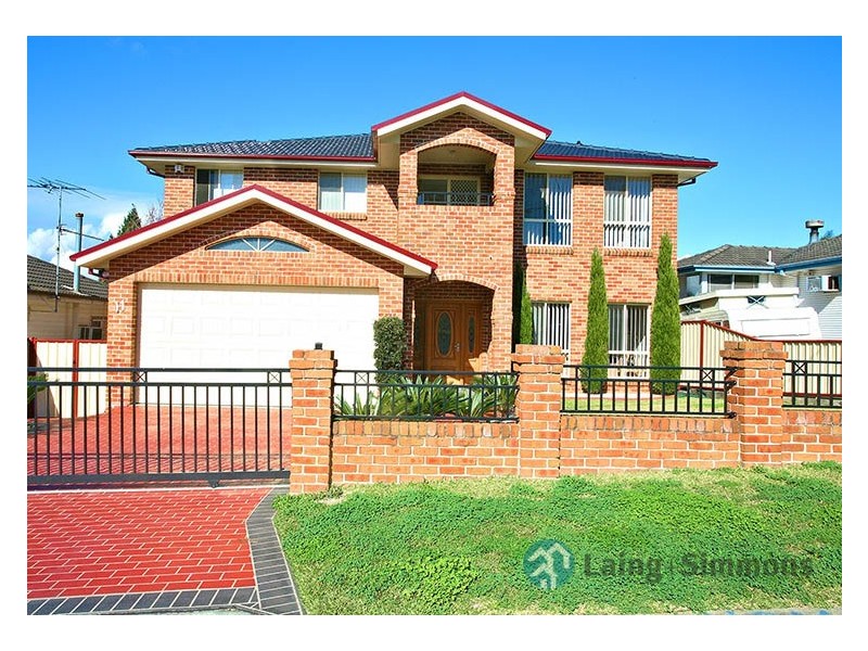 11 BRENTWOOD ST, Fairfield West NSW 2165