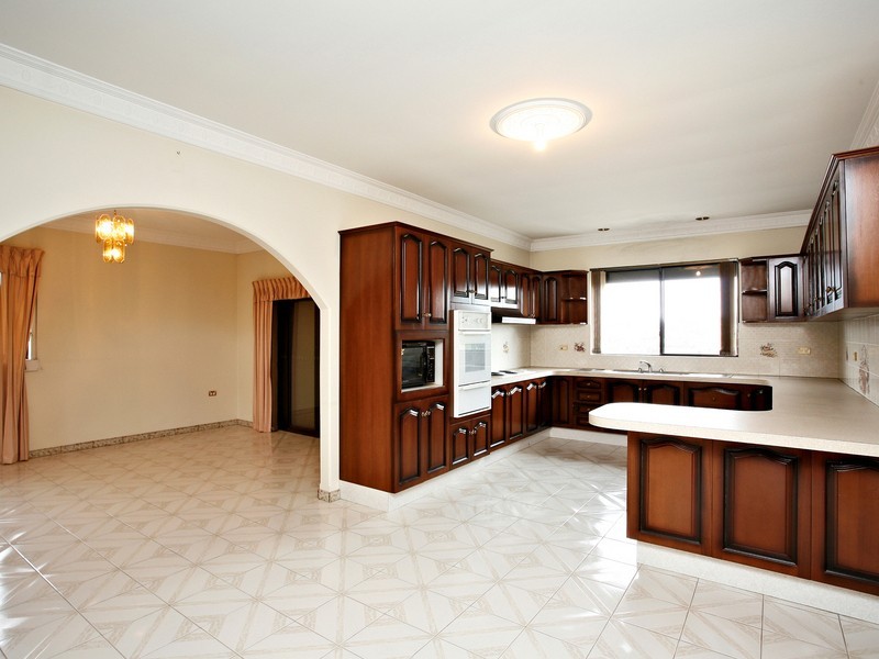 Edensor Park NSW 2176