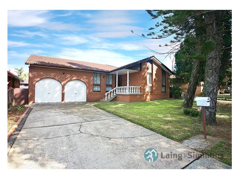 16 Hornet St, Greenfield Park NSW 2176