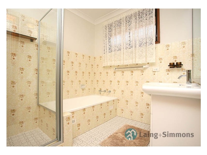 16 Hornet St, Greenfield Park NSW 2176