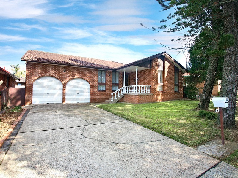 16 Hornet St, Greenfield Park NSW 2176