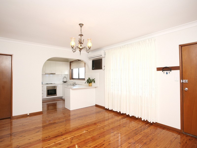 16 Hornet St, Greenfield Park NSW 2176