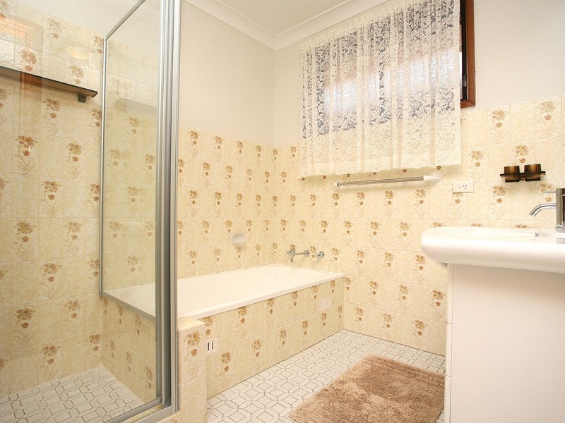 16 Hornet St, Greenfield Park NSW 2176