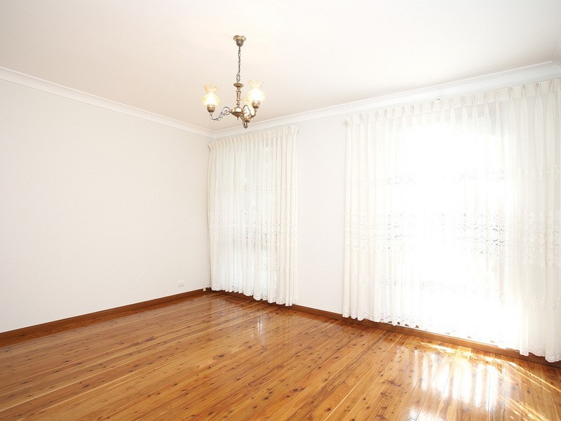 16 Hornet St, Greenfield Park NSW 2176