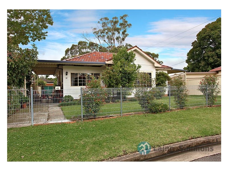 41 Cockburn Cres, Fairfield East NSW 2165
