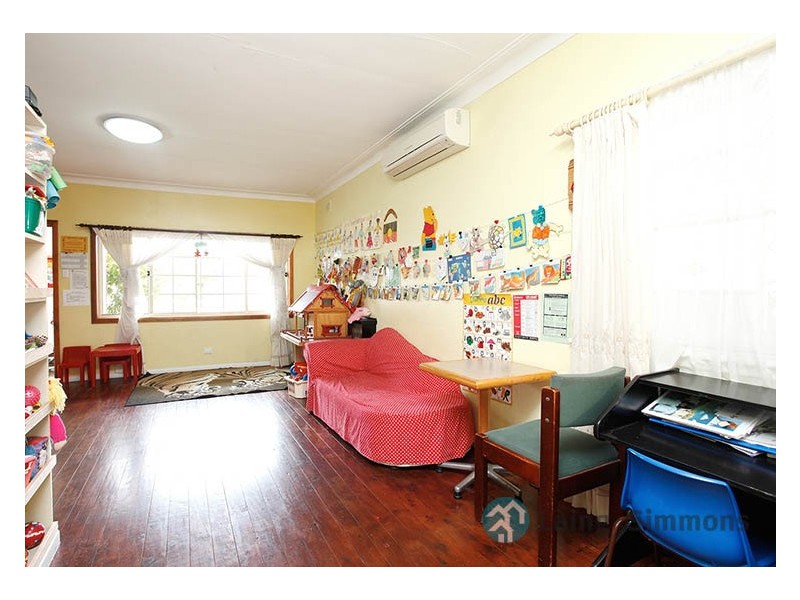 41 Cockburn Cres, Fairfield East NSW 2165