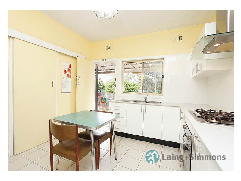 41 Cockburn Cres, Fairfield East NSW 2165