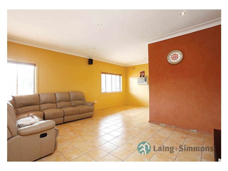 2 Dunrossill Ave, Fairfield East NSW 2165