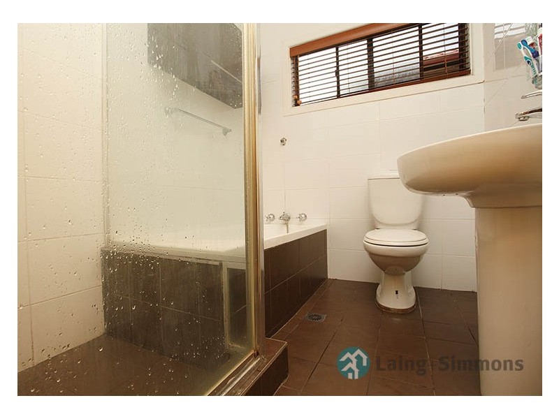 2 Dunrossill Ave, Fairfield East NSW 2165