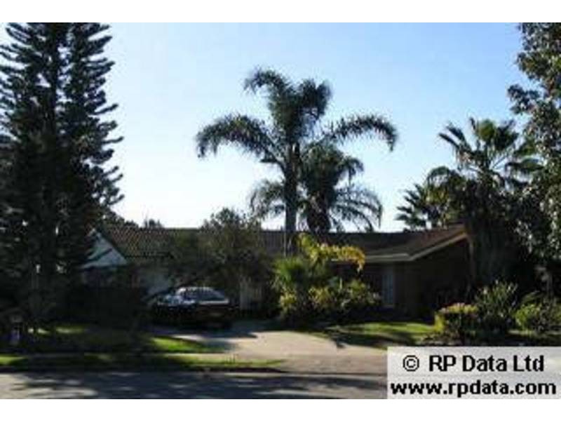 9 UPWEY PL, St Johns Park NSW 2176