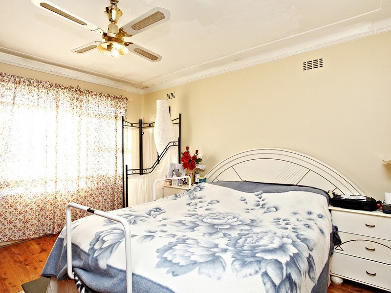 Fairfield West NSW 2165