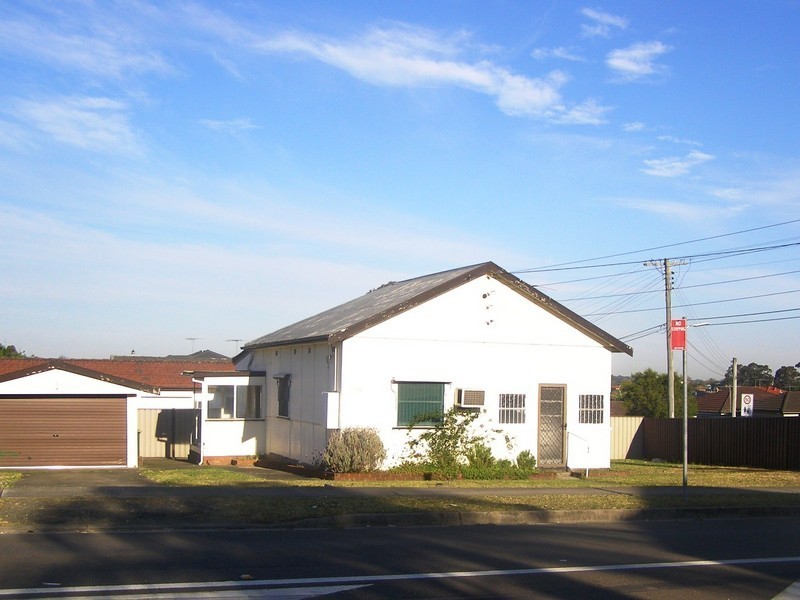 100 The Boulevard, Fairfield Heights NSW 2165