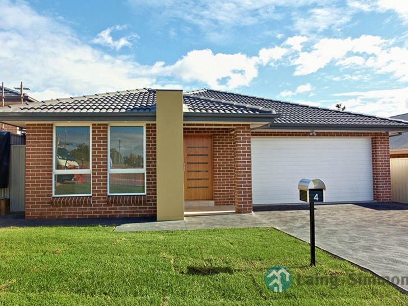 4 Pentland St, Middleton Grange NSW 2171