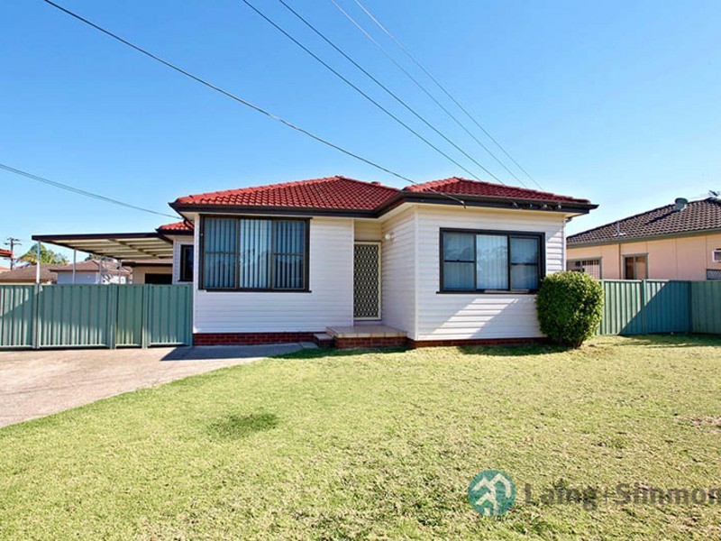 16 Paterson Cres, Fairfield West NSW 2165