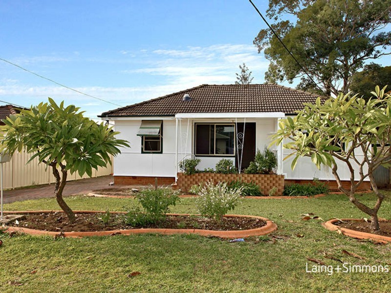 18 Van Dieman Crescent, Fairfield West NSW 2165