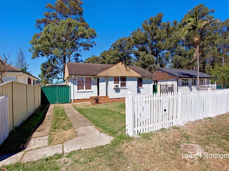 20 Van Dieman Crescent, Fairfield West NSW 2165