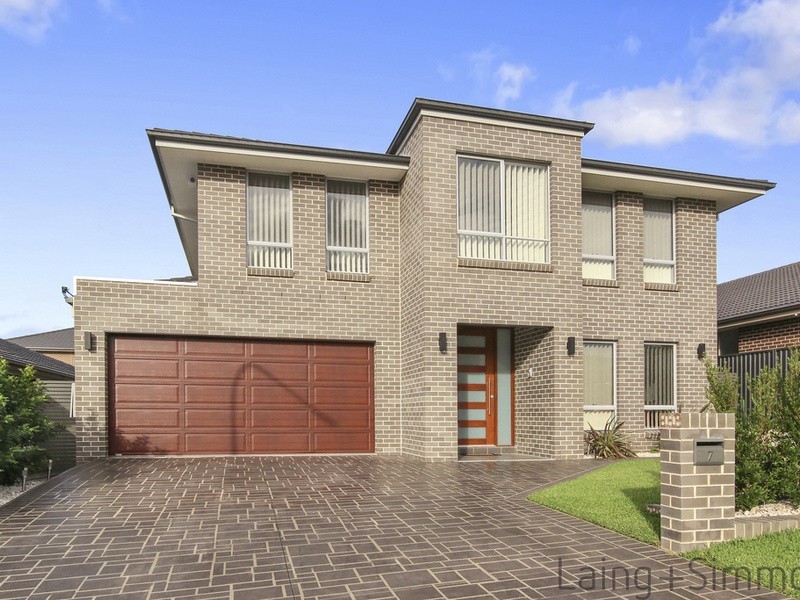 7 PENTLAND STREET, Middleton Grange NSW 2171