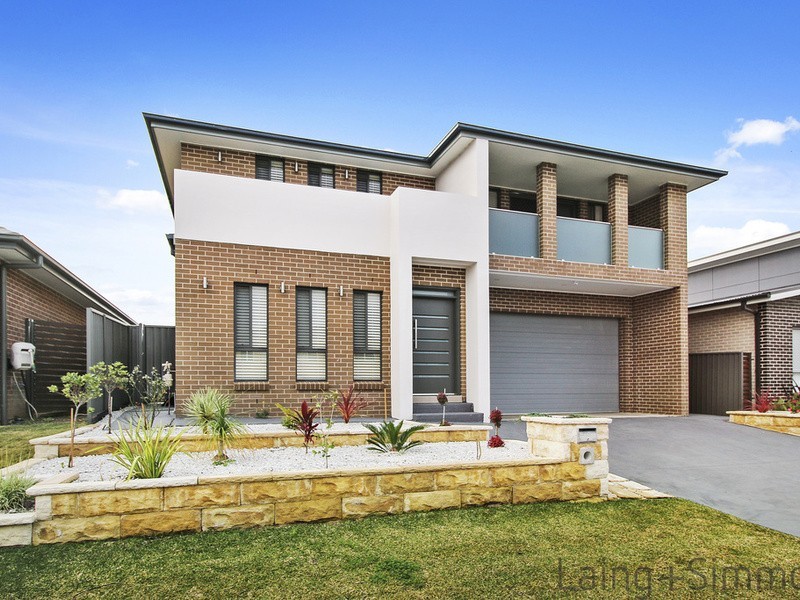 15 De garis Close, Middleton Grange NSW 2171