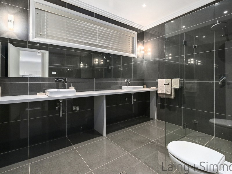 15 De garis Close, Middleton Grange NSW 2171