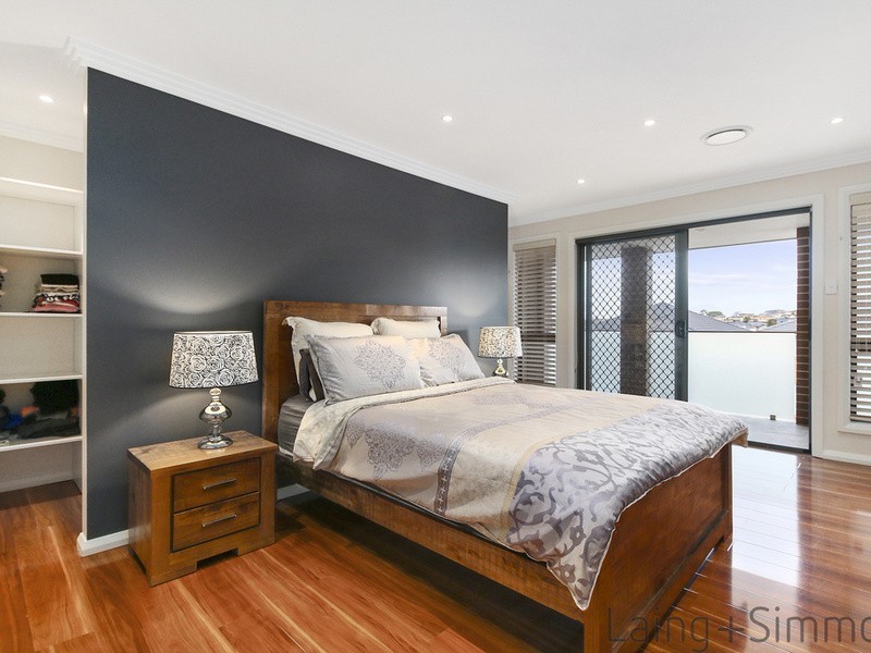 15 De garis Close, Middleton Grange NSW 2171