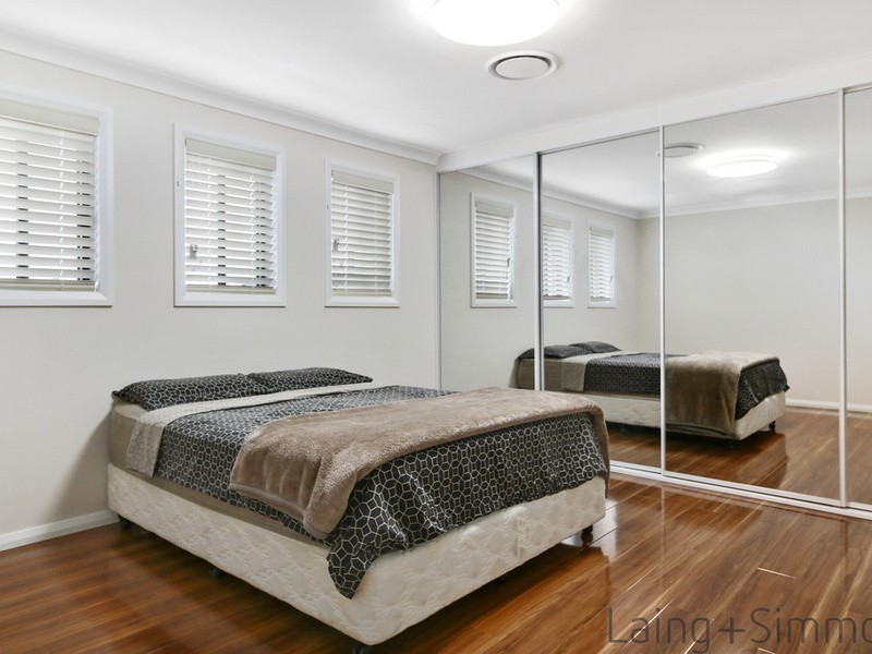 15 De garis Close, Middleton Grange NSW 2171