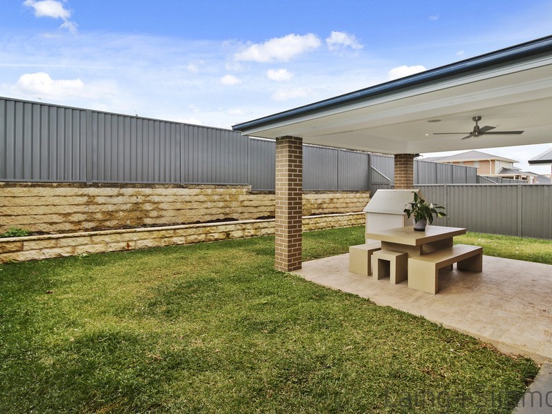 15 De garis Close, Middleton Grange NSW 2171