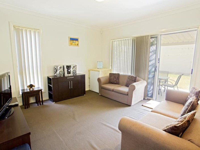 6 Donn Street, Middleton Grange NSW 2171