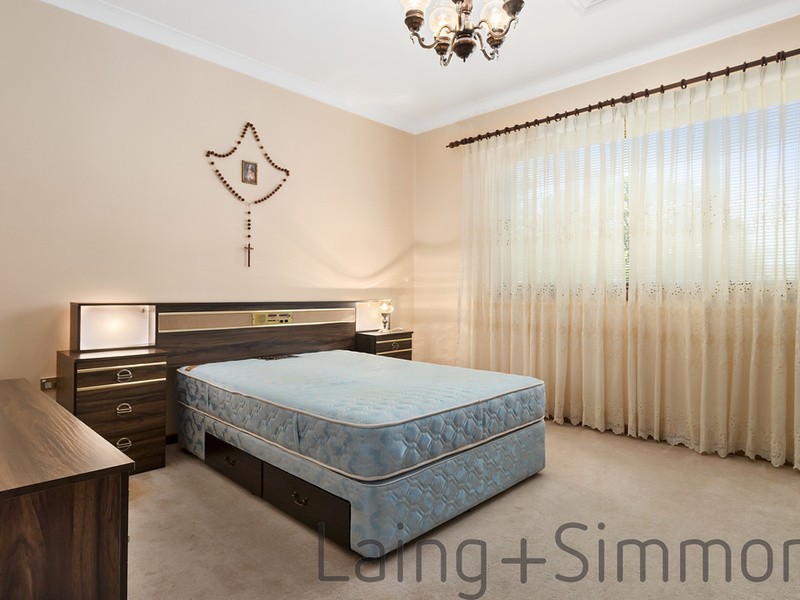 8 Dalziel Street, Fairfield West NSW 2165