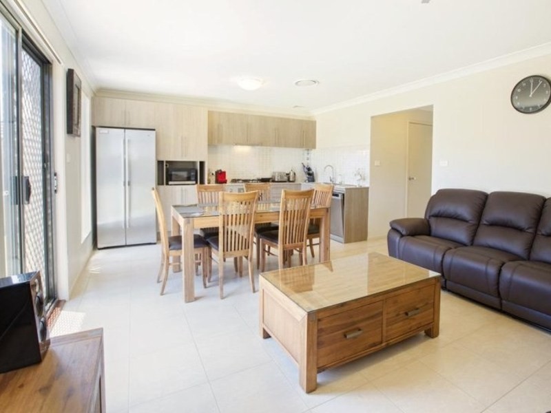 8 Merlin Street, Middleton Grange NSW 2171