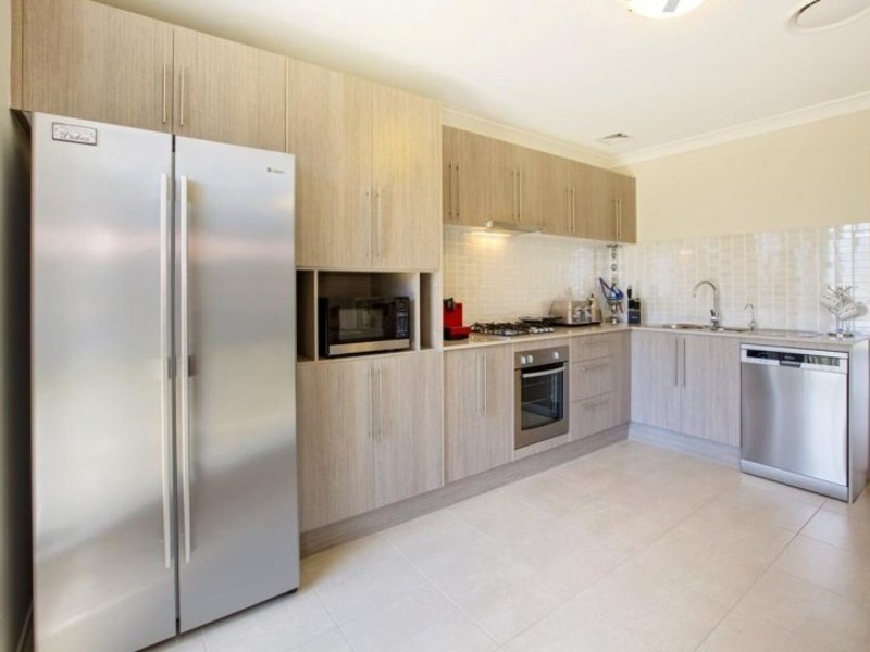 8 Merlin Street, Middleton Grange NSW 2171