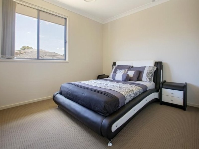 8 Merlin Street, Middleton Grange NSW 2171