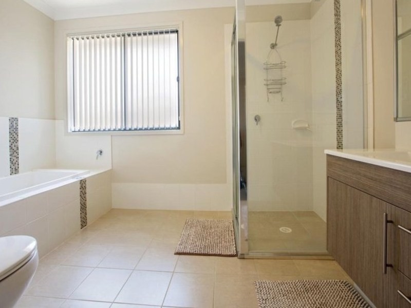 8 Merlin Street, Middleton Grange NSW 2171